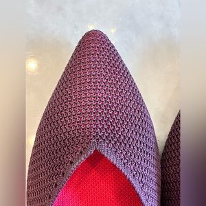 Rothy’s size 10 berry lattice stitch points.